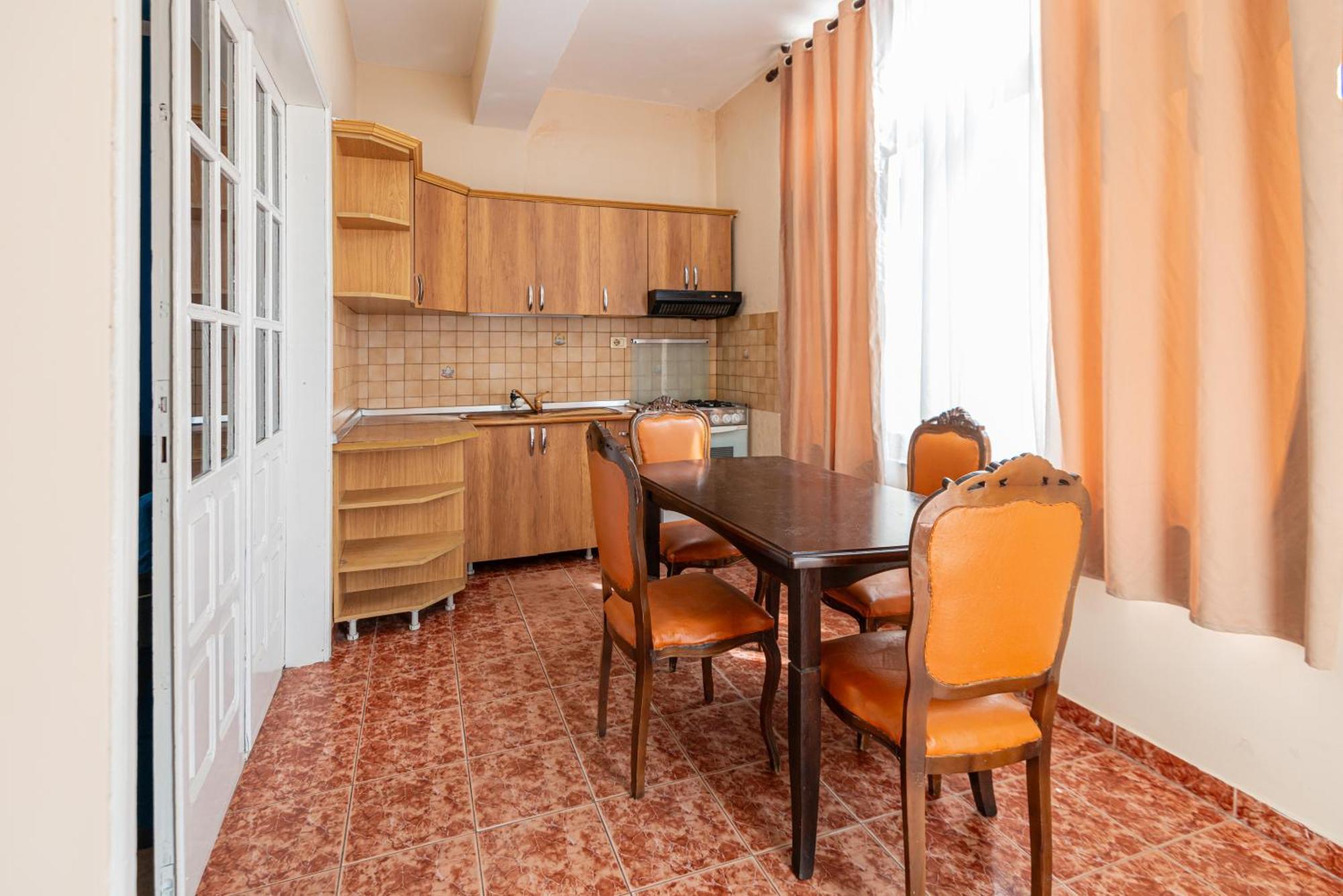 Al Apartment *